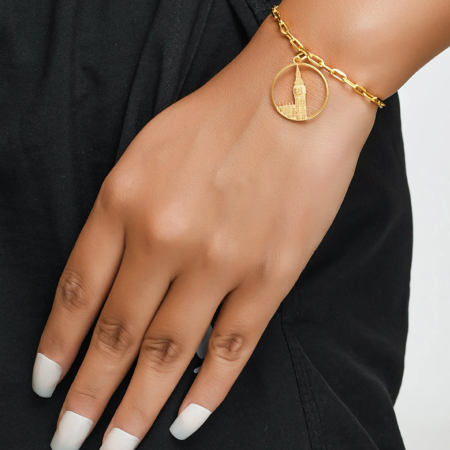 jey_jewels_big_ben_dangling_bracelet_0.webp Flash Sale Big Ben Dangling Bracelet Jewellery & Pins | Luxury Gifts