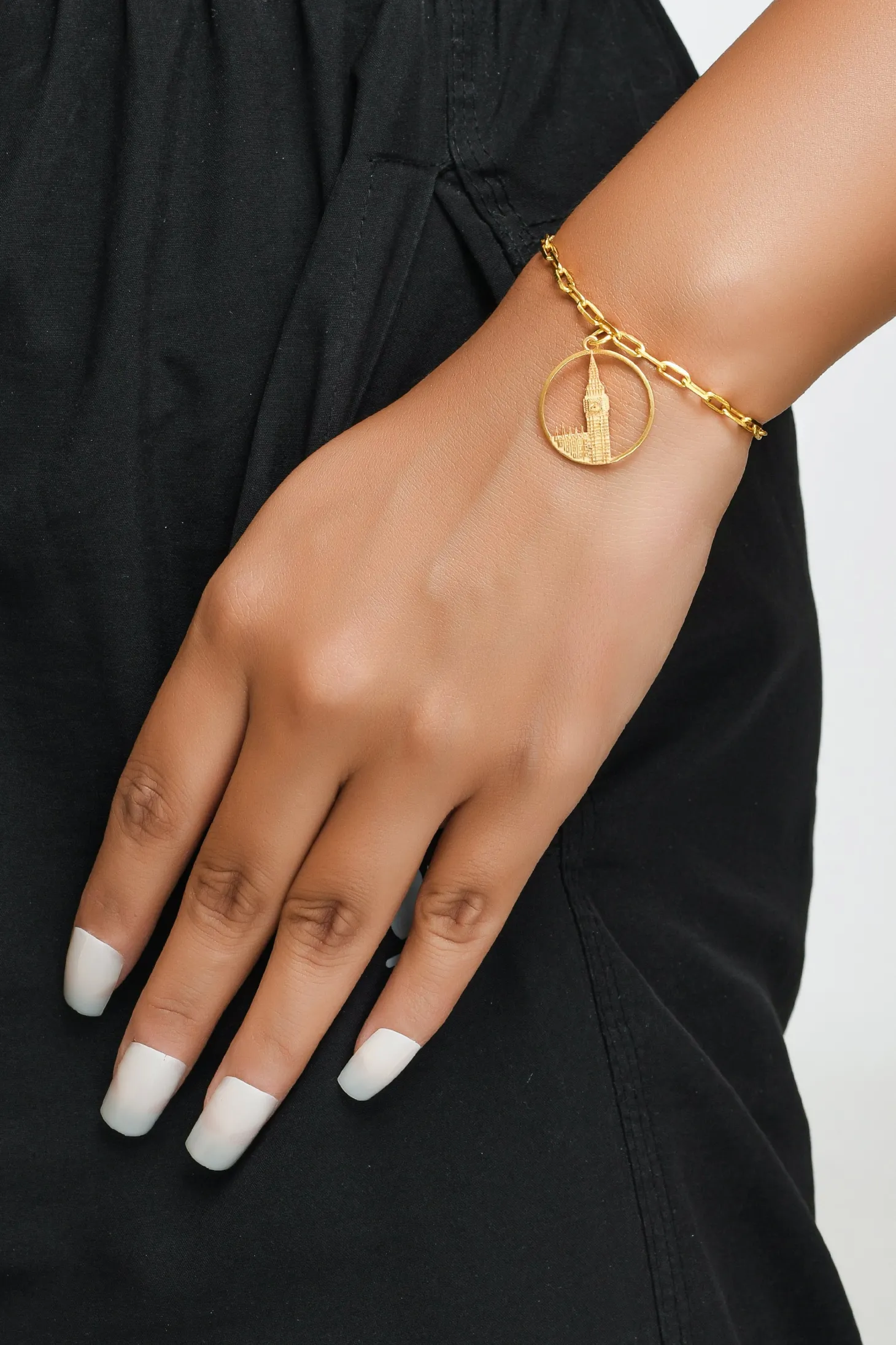 jey_jewels_big_ben_dangling_bracelet_3.webp Flash Sale Big Ben Dangling Bracelet Jewellery & Pins | Luxury Gifts