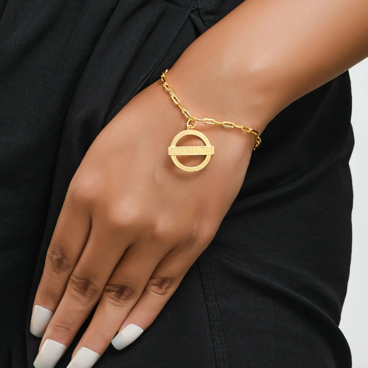 jey_jewels_london_underground_dangling_bracelet_0.webp Flash Sale London Underground Dangling Bracelet Jewellery & Pins | Luxury Gifts