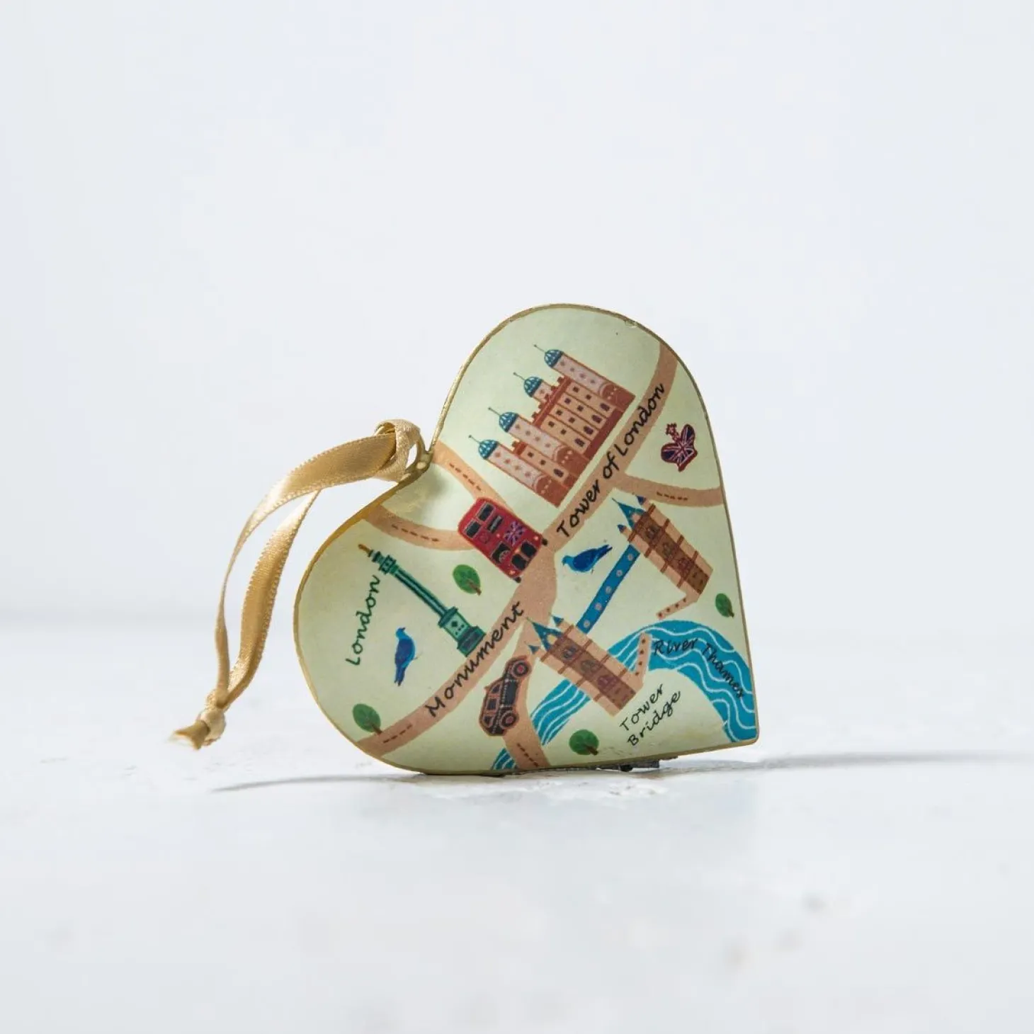 london_heart_shaped_metal_christmas_decoration__tower_bridge_1.webp Store London Heart Shaped Metal Christmas Decoration - Tower Bridge Christmas Decorations | Christmas Decorations