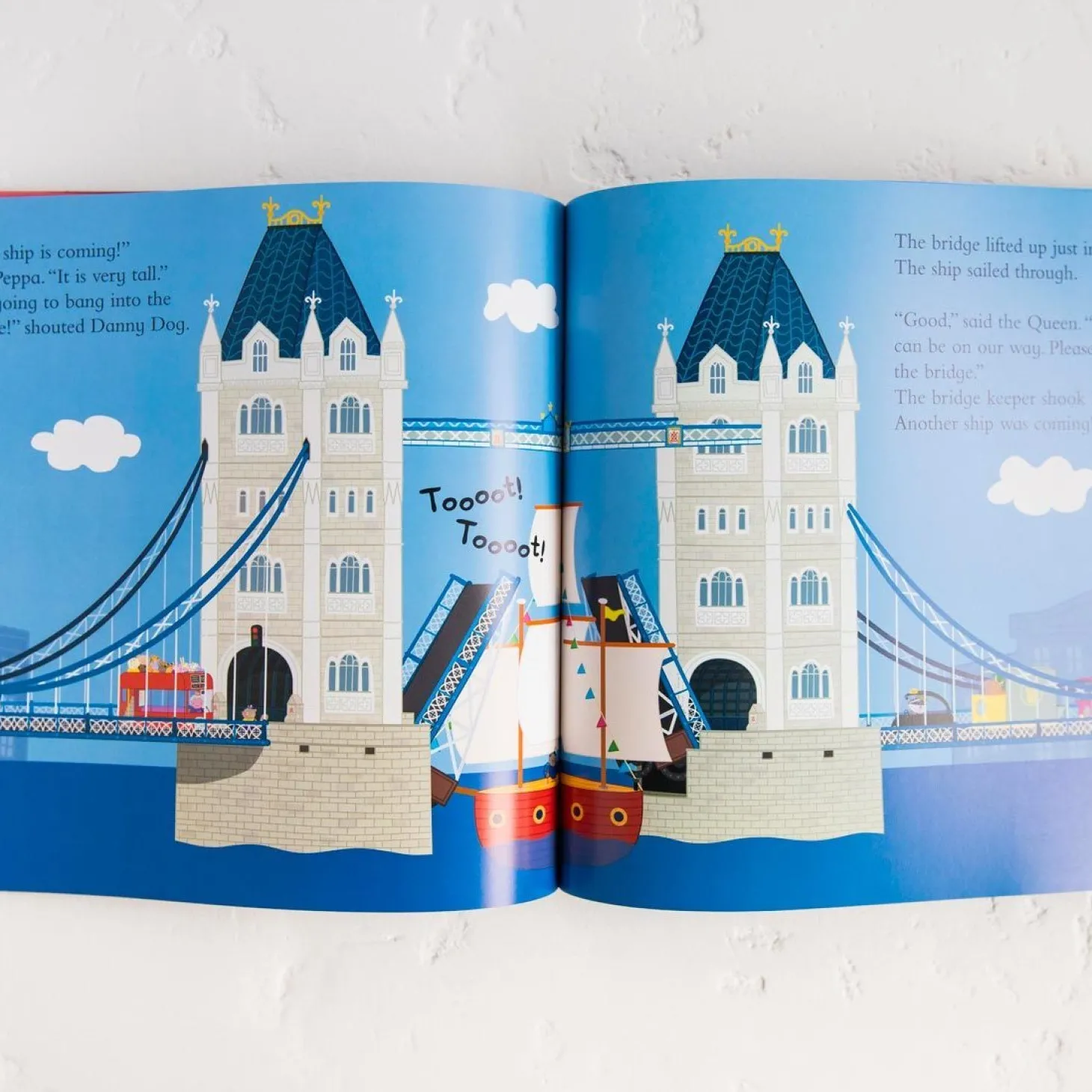 peppa_pig_goes_to_london_book_1.webp Cheap Goes To London Book Kids Children's Books | Baby Toys
