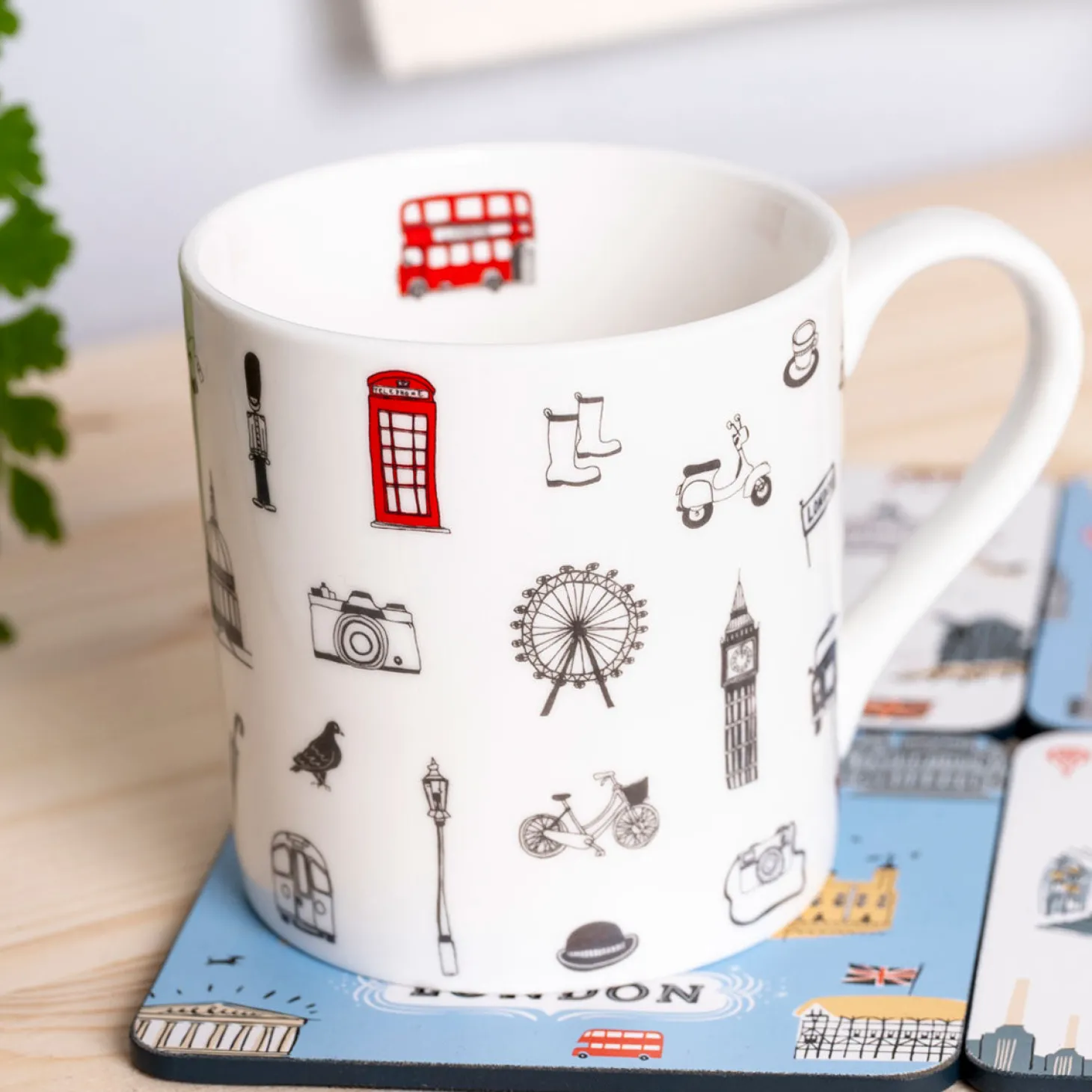 simply_london_mug_by_victoria_eggs_1.webp Outlet Simply London Mug by Mugs | London Gifts
