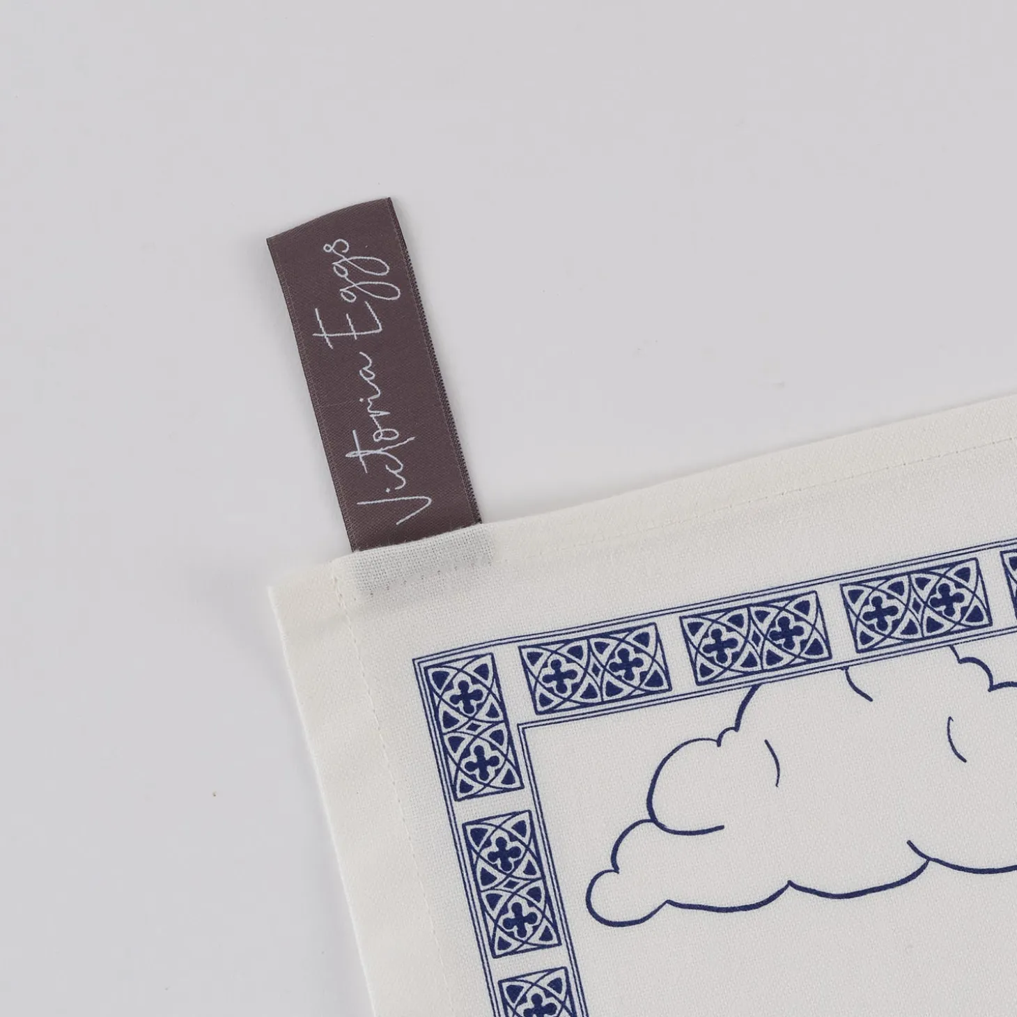 tower_bridge_tea_towel_by_victoria_eggs_1.webp Flash Sale Tower Bridge Tea Towel by Tea Towels | Tower Bridge Gifts